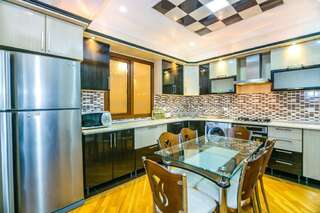 Апартаменты Luxary Home Mc donalds Баку Апартаменты с 3 спальнями-54